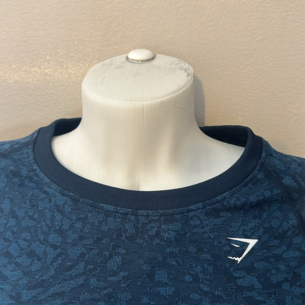 Gym shark compression top - Picture 3 of 4